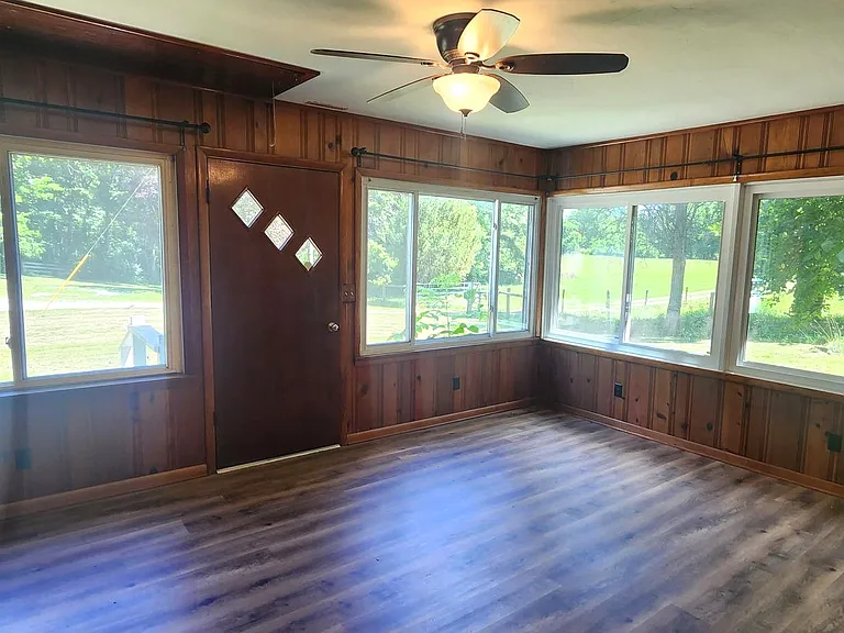 Bonus Room with lots of natural light. LVP flooring