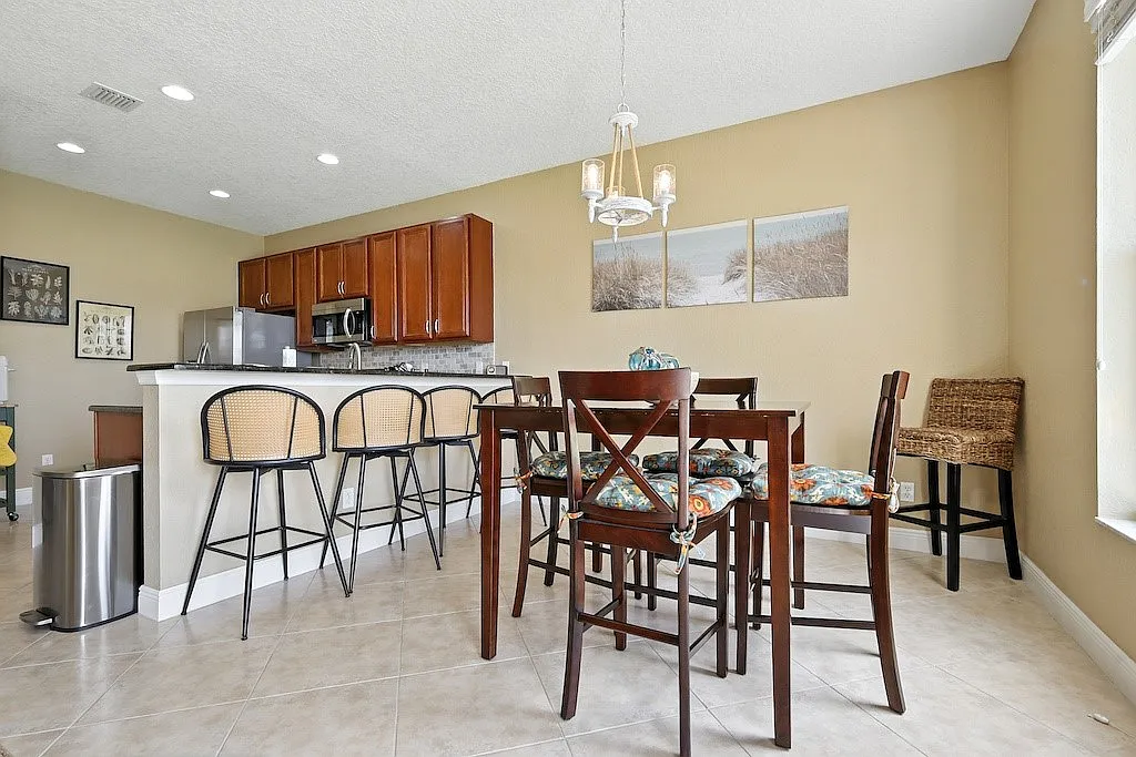 2 bed, 2.5 bath, 1364 sqft, $3,500 — Photo 2