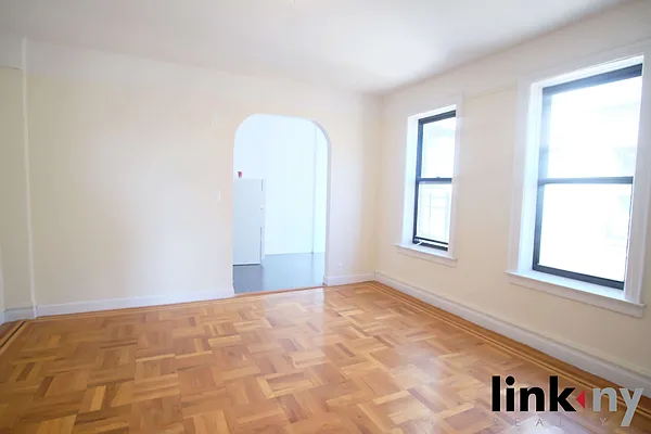 Rented by Link NY Realty | media 4