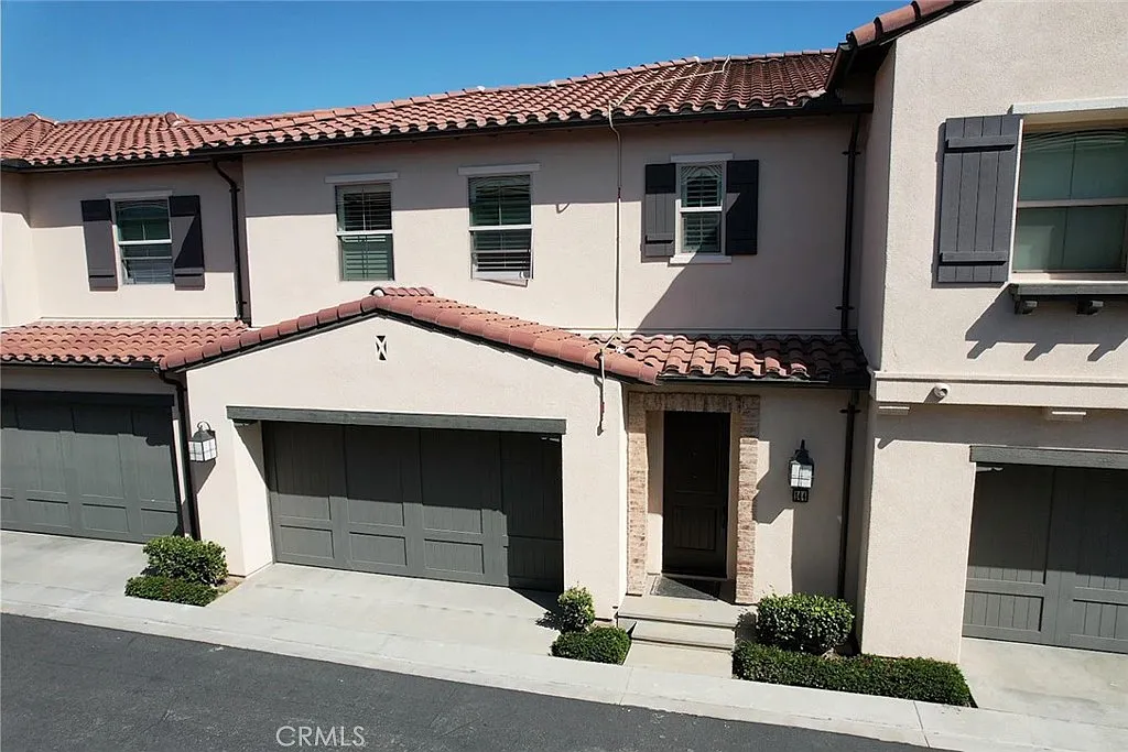 3 bed, 2.5 bath, 1633 sqft, $4,700 — Photo 1