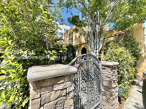 132 N Crescent Heights Blvd Photo 1