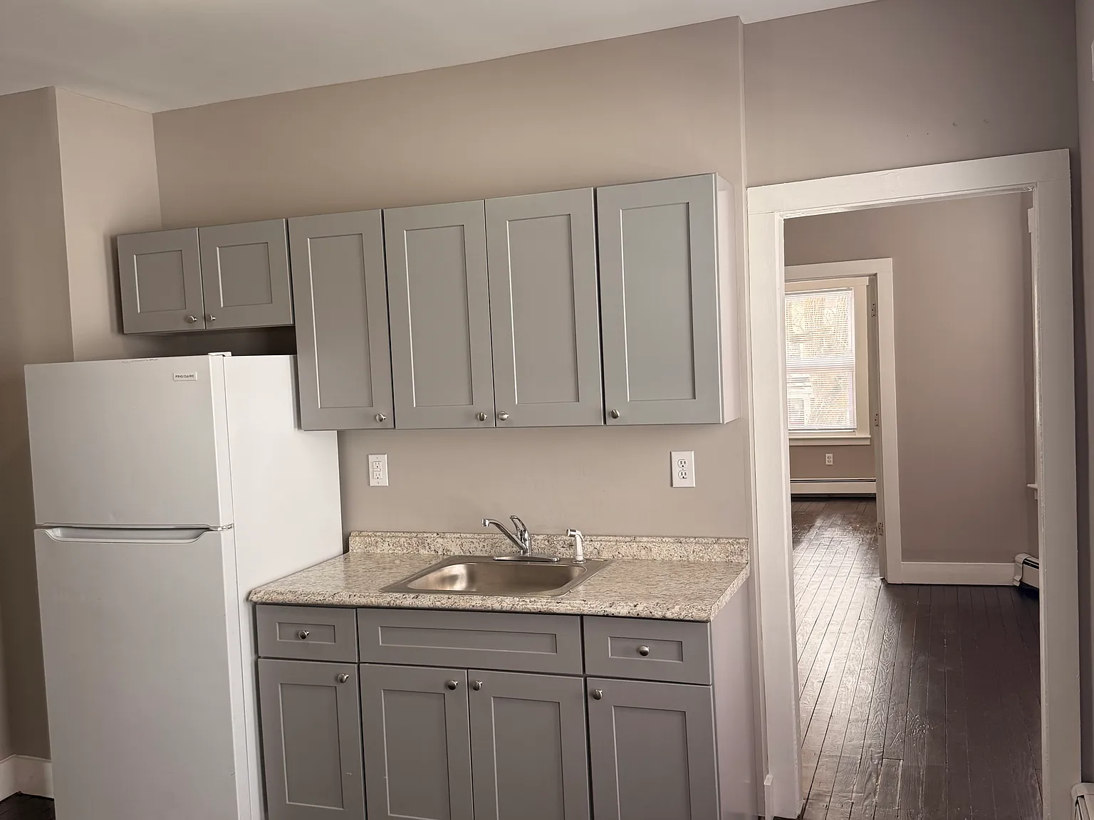 3 bed, 1200 sqft, $2,350 — Photo 4