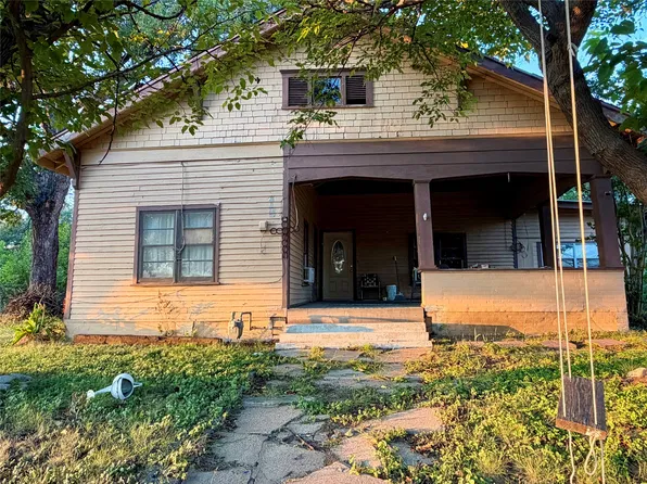 207 W Paine Ave, Comanche, TX 76442