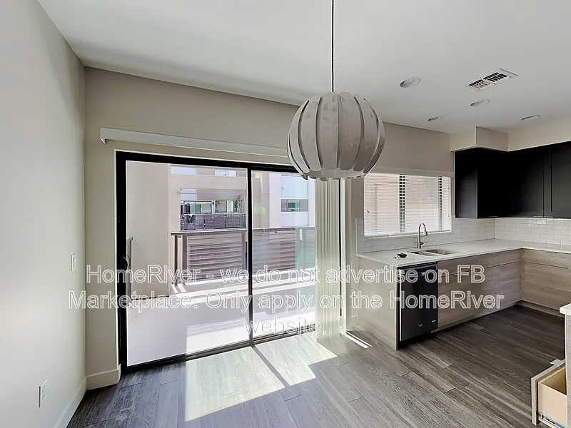 1000 W 5th St — Photo 2