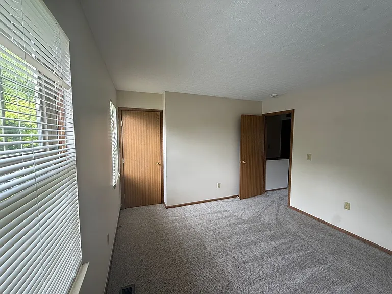 5911 Shadow Lake Cir — Photo 22