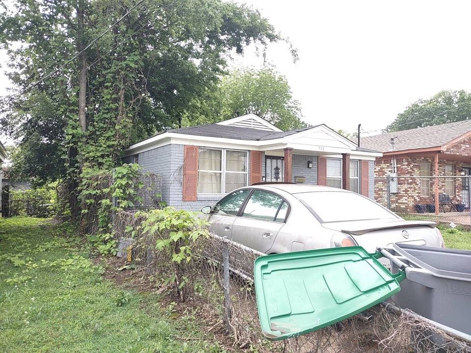 2nd image of 594 Carpenter St