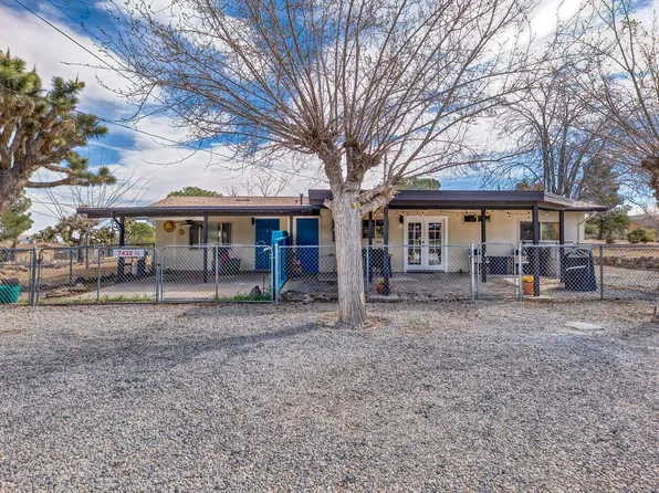 7432 Dumosa Ave #1/2, Yucca Valley, CA 92284