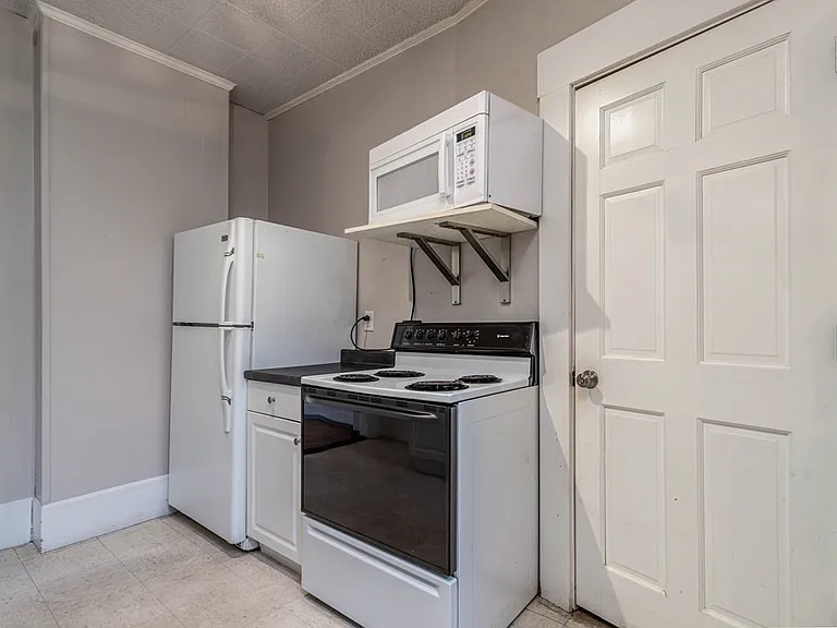 886 Main St #1 — Photo 8