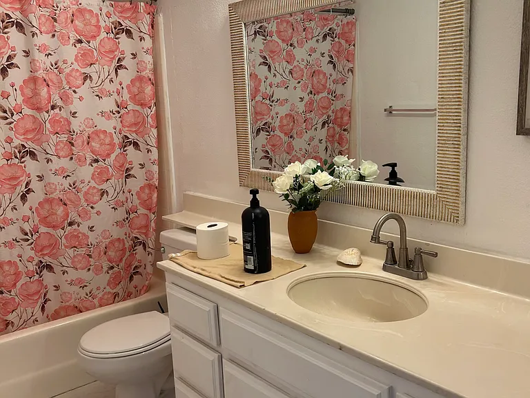 1460 Portrait St — Photo 8