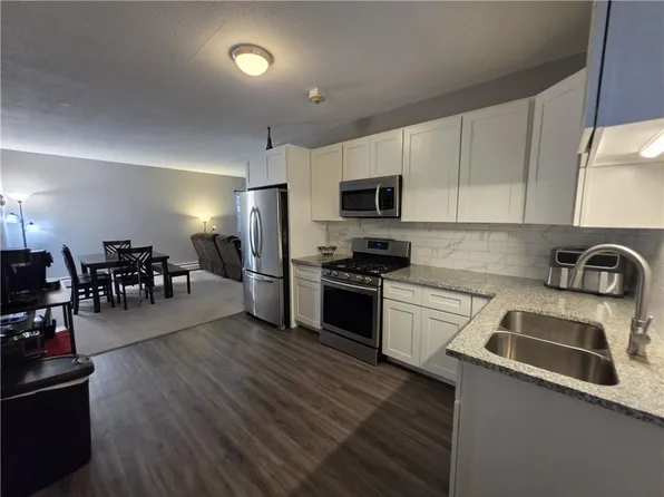 94 Cowesett Ave APT 28, West Warwick, RI 02893