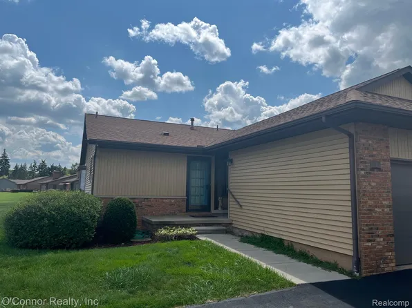 2500 River Rd APT 1, Marysville, MI 48040