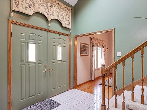 4th image of 2403 Woodridge Ct
