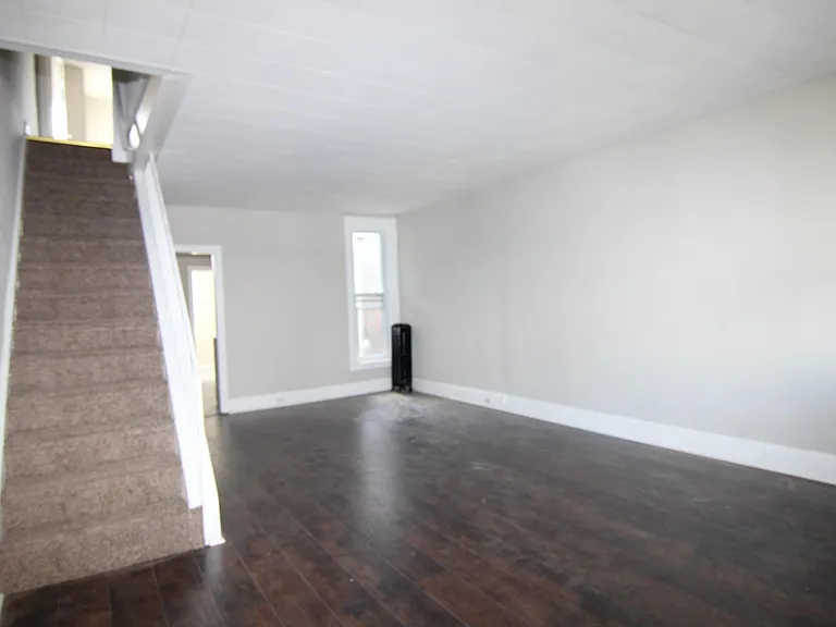 226 Linton St — Photo 5