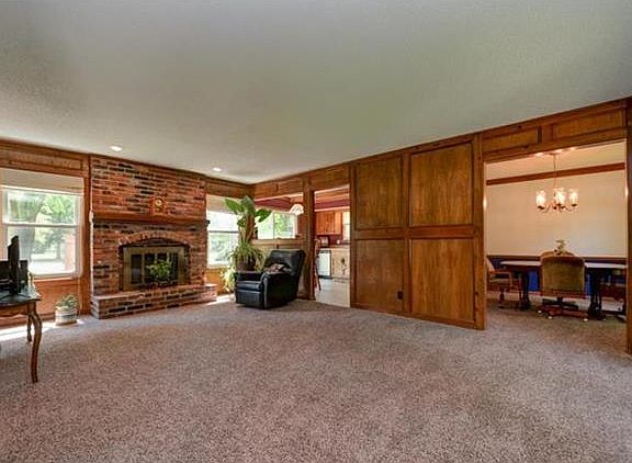 LARGE OPEN GREAT ROOM - NEW CARPET THROUGHOUT HOME
