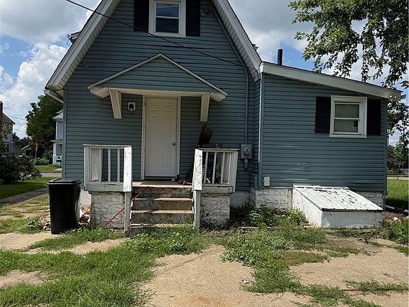 3rd image of 427 4th St NW