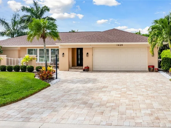 1624 Whiskey Creek Dr, Fort Myers, FL 33919