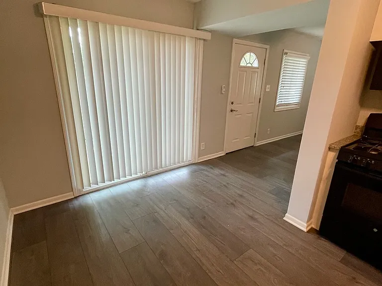 2367 Carnation Dr — Photo 9