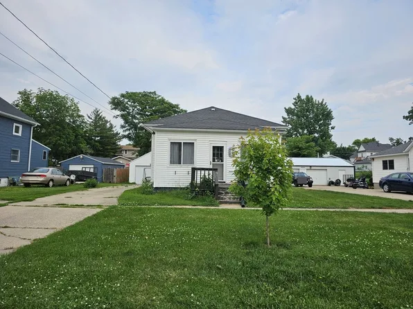 412 E 3rd St S, Newton, IA 50208