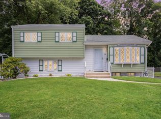 28 Copperfield Dr, Hamilton, NJ 08610