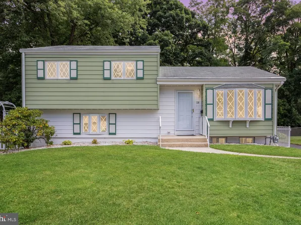 28 Copperfield Dr, Hamilton, NJ 08610