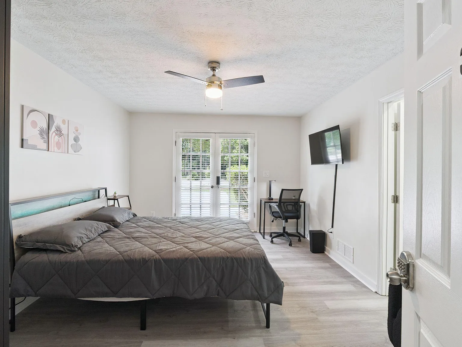 4 bed, 7.0 bath, 2093 sqft, $1,135 — Photo 1