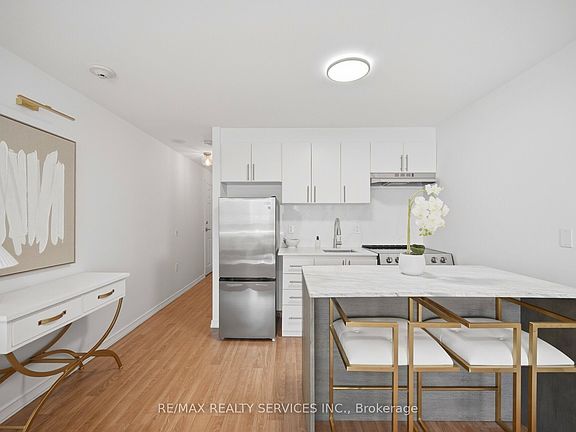 4th image of 15 Maplewood Ave #310
