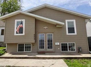 603 S 4th St, Burlington, IA 52601
