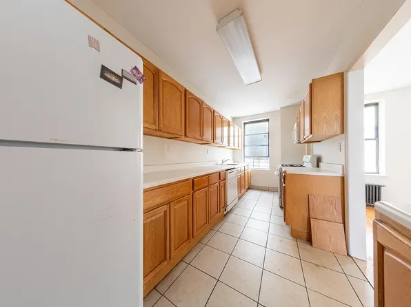 940 Street Nicholas's Avenue image 5 of 16