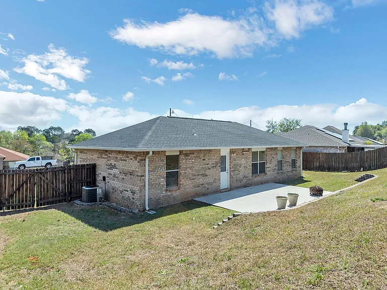 221 Trish Dr — Photo 24