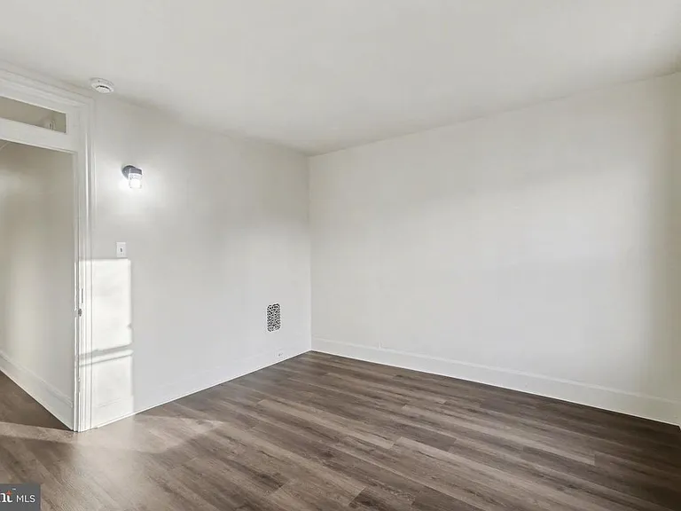 335 Poplar St — Photo 14