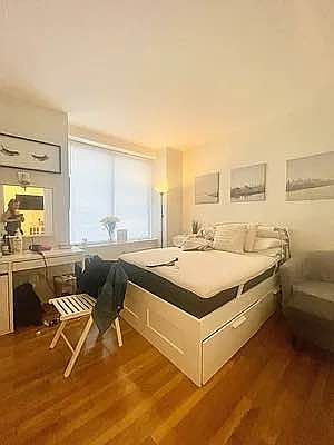 2nd image of 112 E 40th St #6B
