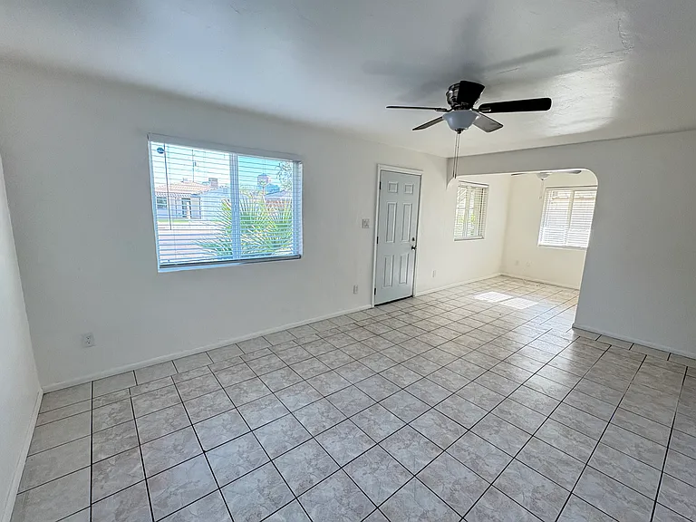 618 E Clarendon Ave #A — Photo 7