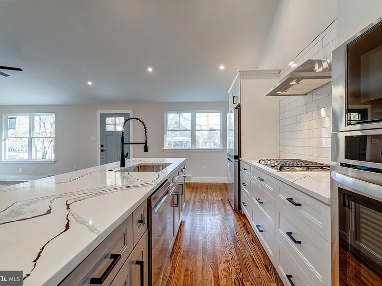308 Lenox Rd — Photo 10