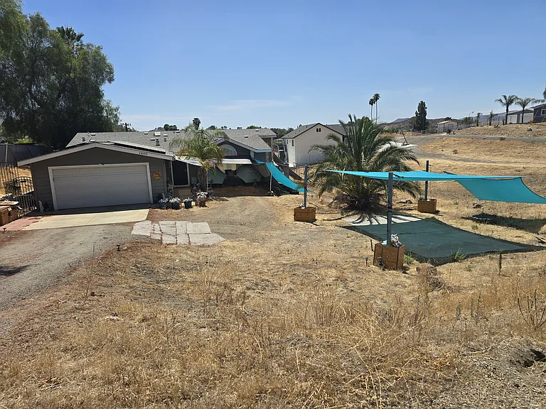 28350 Hampshire Dr — Photo 9