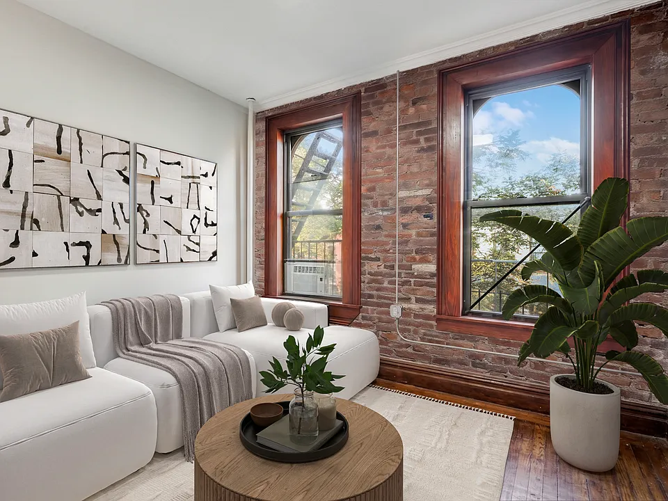 112 E 4th St #3R