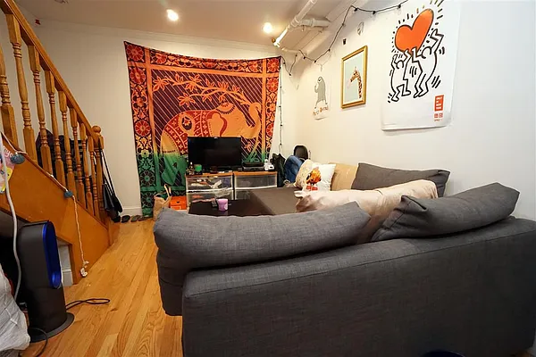 Rented by Compass | media 9