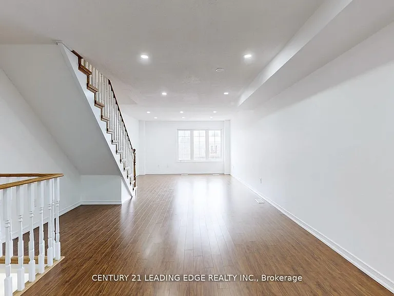 38 Rumi Cres — Photo 12