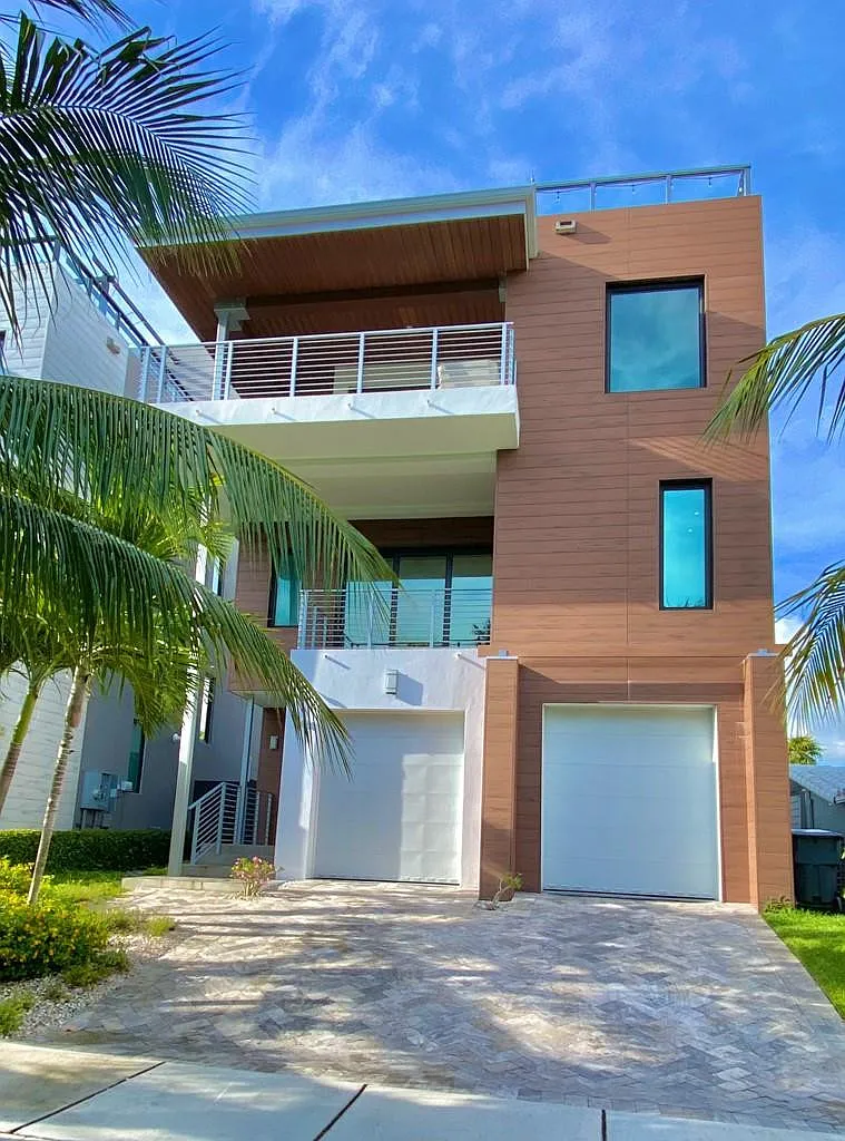 4 bed, 3.5 bath, 2736 sqft, $9,000 — Photo 1