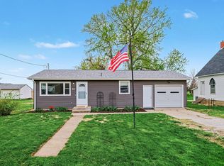 806 Johnson St, Crescent, IA 51526