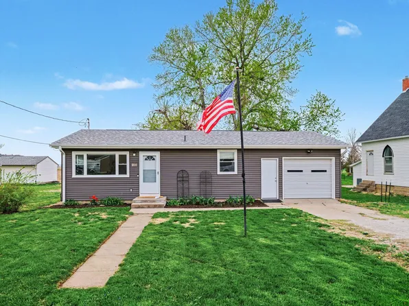 806 Johnson St, Crescent, IA 51526