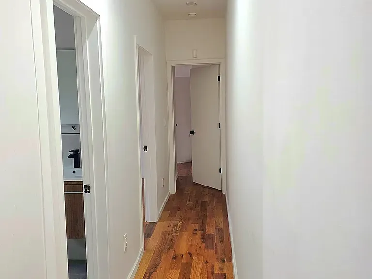 445 E 46th St #1 — Photo 7