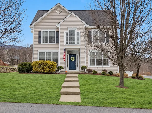 2 Ainsley Ct, Highland Mills, NY 10930