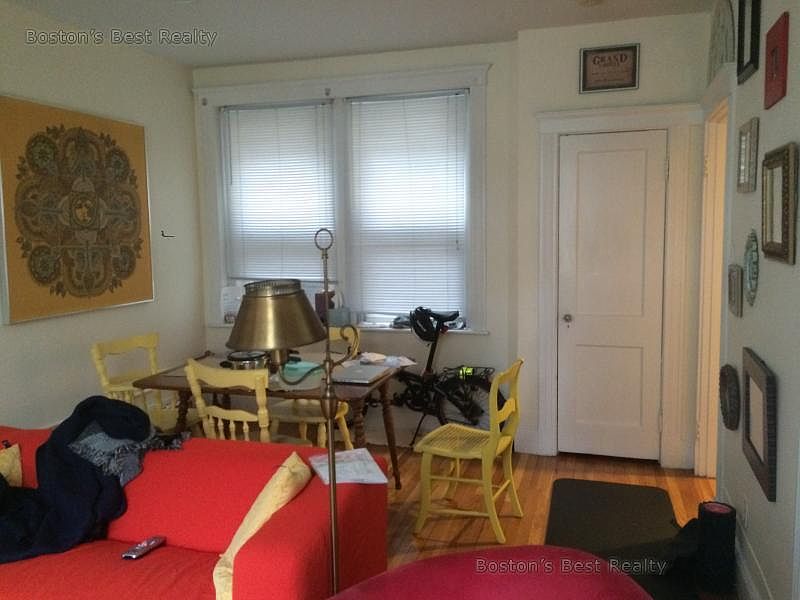 2nd image of 11 Lothian Rd #203