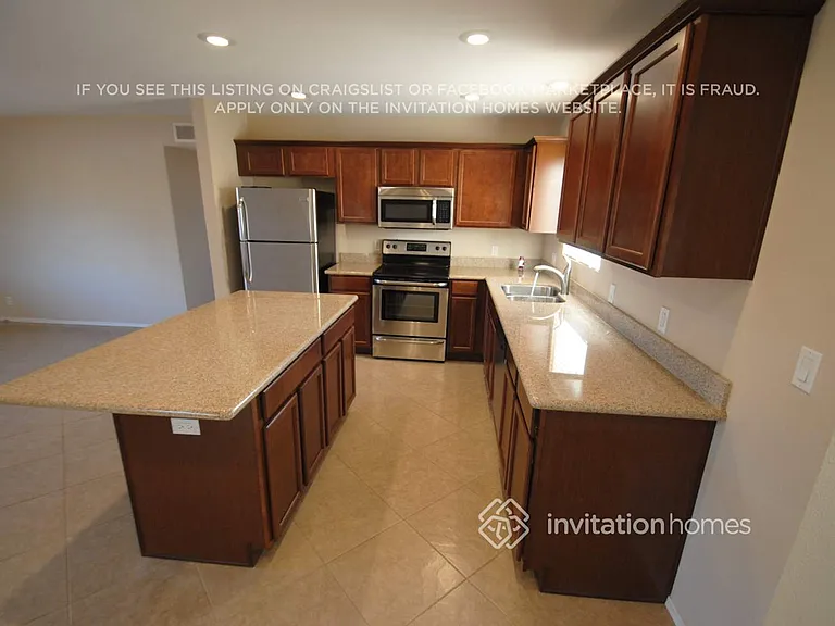 647 E Franklin Ave — Photo 3