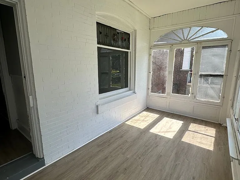 405 Colwyn Ave — Photo 3