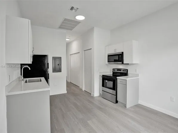 1567 NW 1st St, Miami, FL