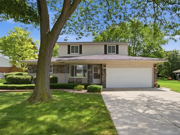 17268 Fitzgerald St, Livonia, MI 48152