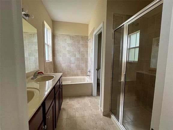 4th image of 1019 NE 208th St #1017