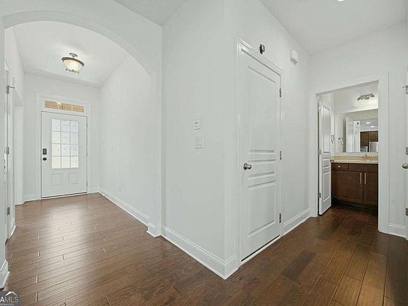 3rd image of 2915 Southwick Dr