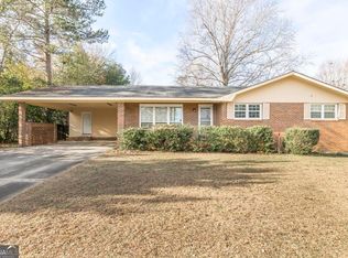 717 Meadowridge Dr, Warner Robins, GA 31093